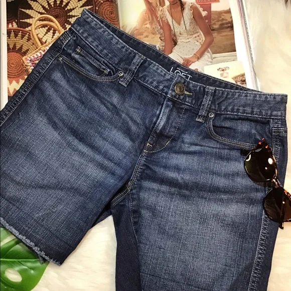 LOFT Distressed Shorts Size 2 - Picture 3 of 6